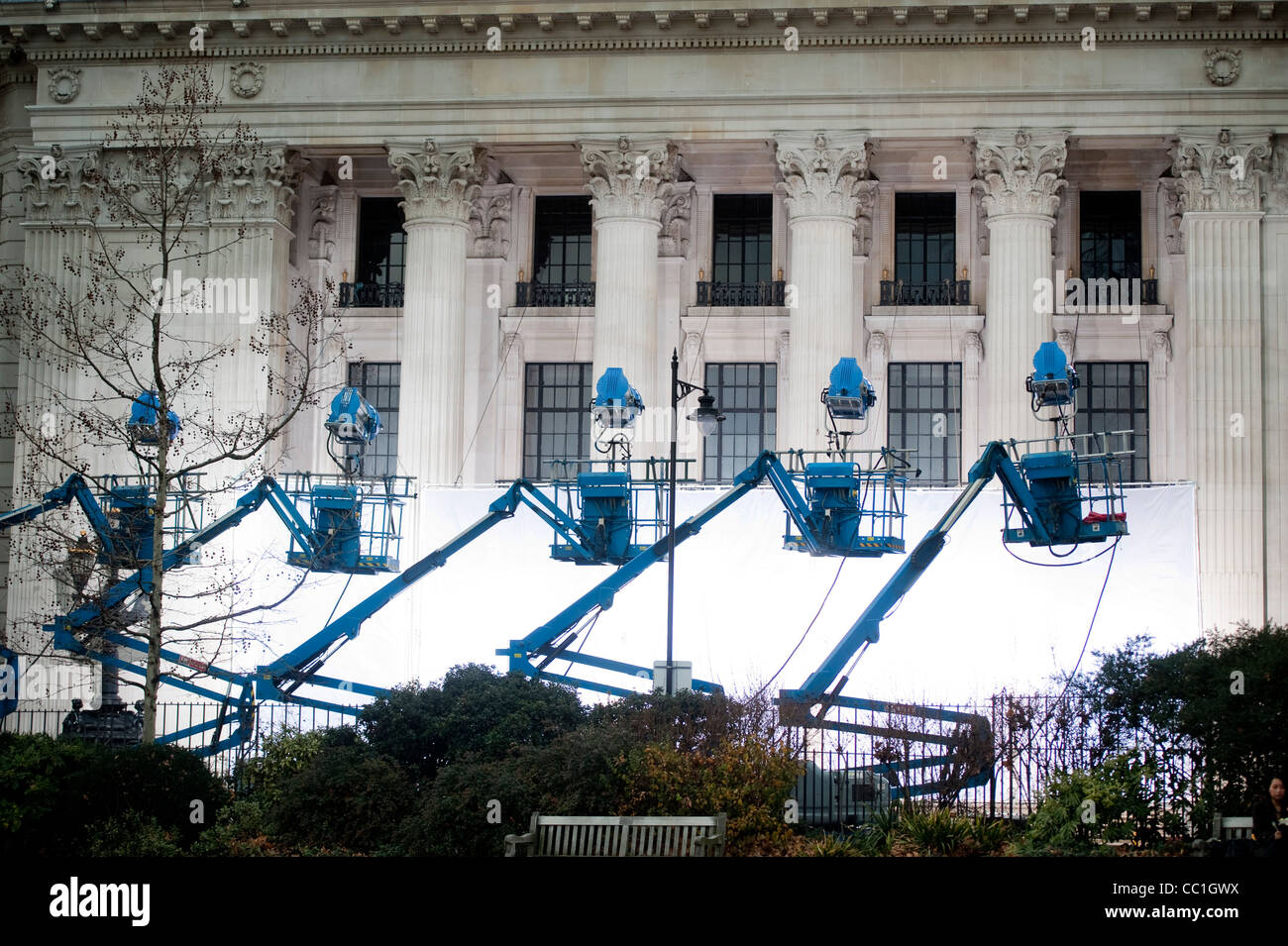 Luci in una ubicazione esterna per l'ultimo film di James Bond Foto Stock