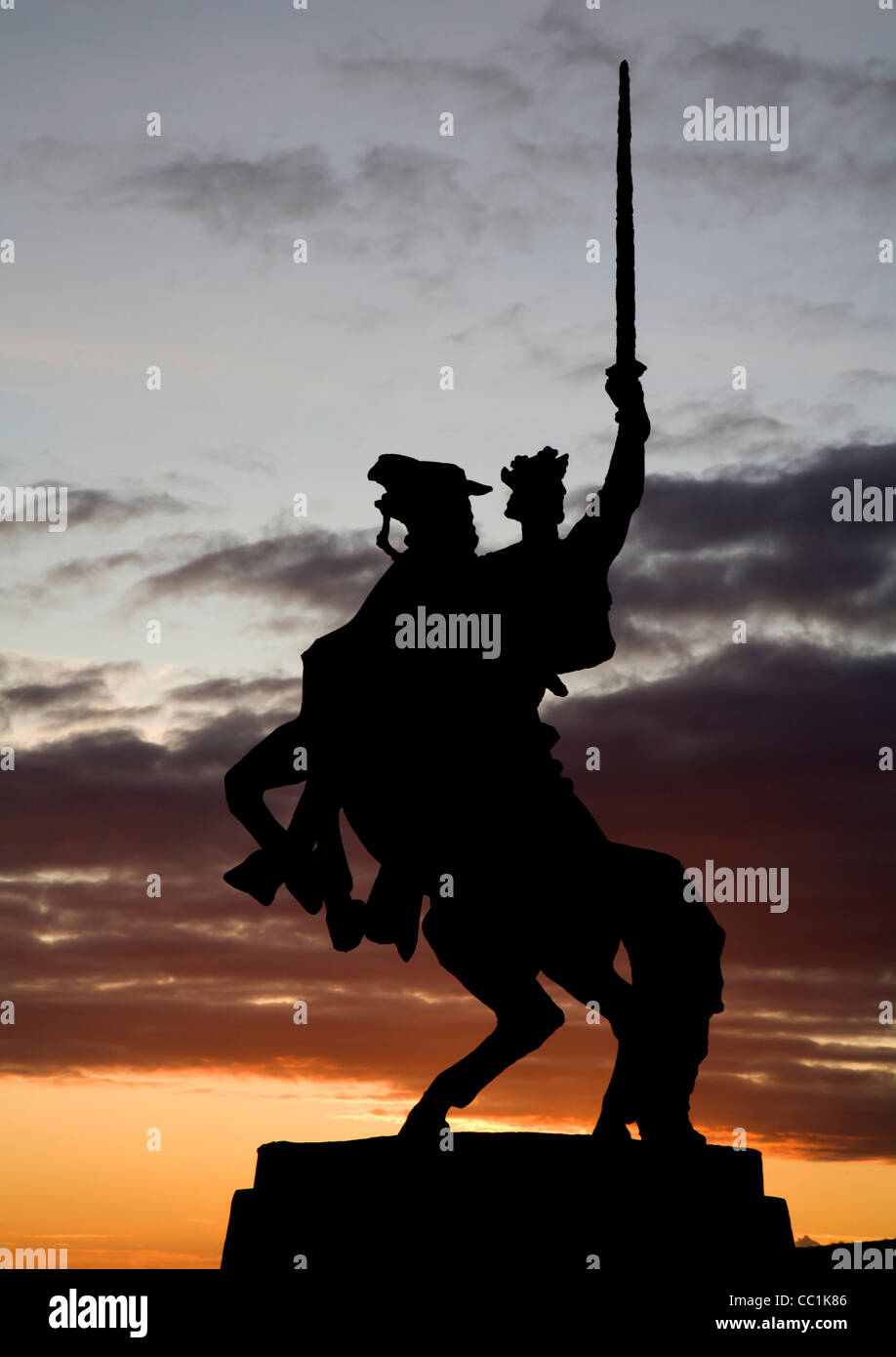 Bratislava - re Svatopluk statua da Castle - silhouette Foto Stock
