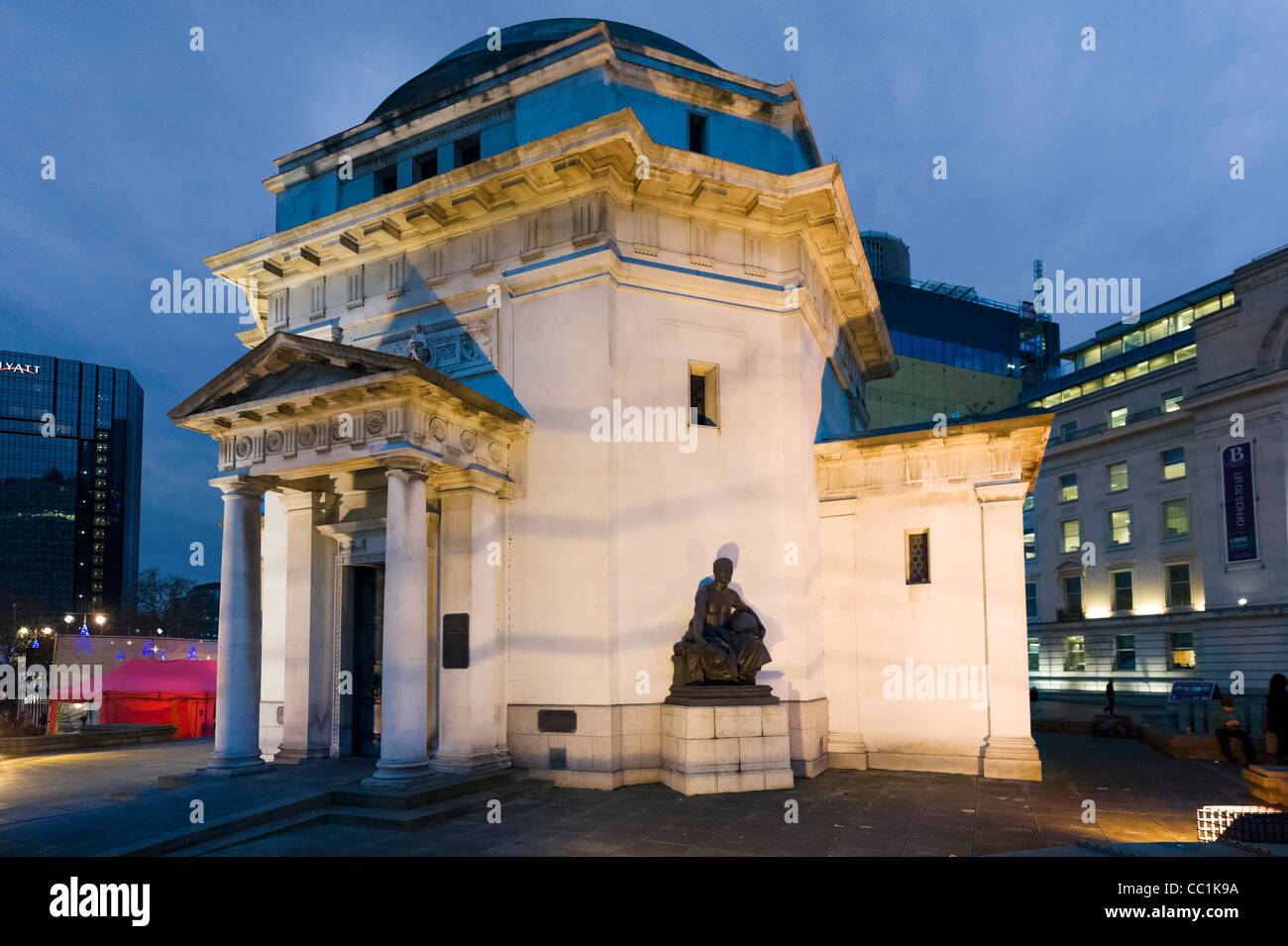 La Sala della memoria di notte, Centenary Square, Birmingham, Regno Unito Foto Stock