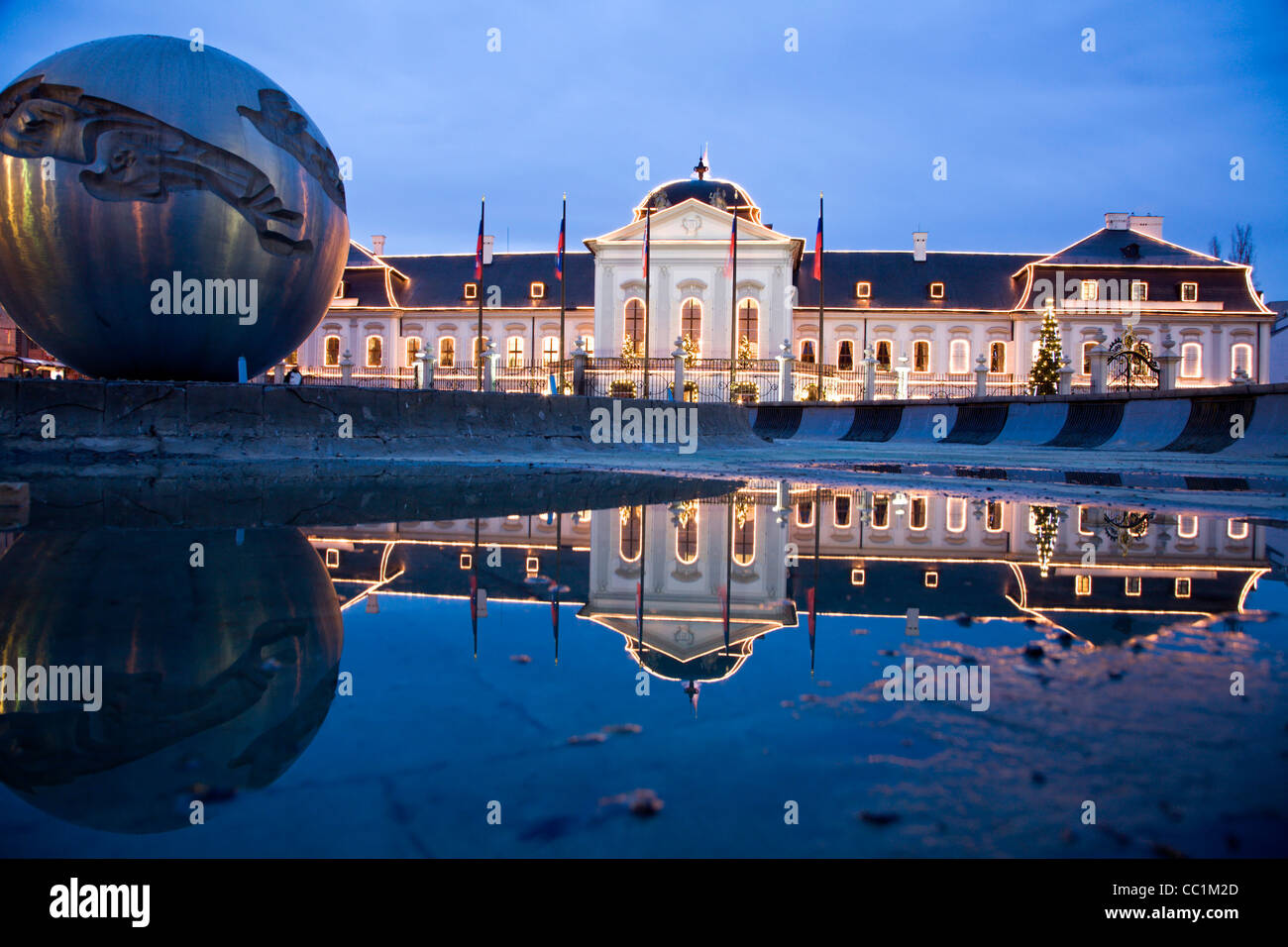 Bratislava - President Palace e decorazione di Natale Foto Stock