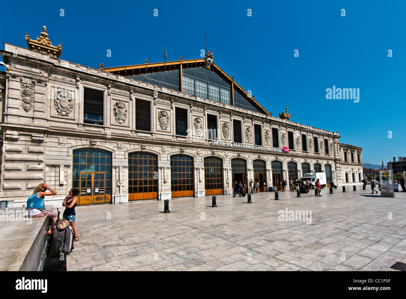 La facciata principale del XIX secolo c Gare Saint Charles ferrovia stazione ferroviaria, Marsiglia o Marsiglia Provenza, Francia Foto Stock