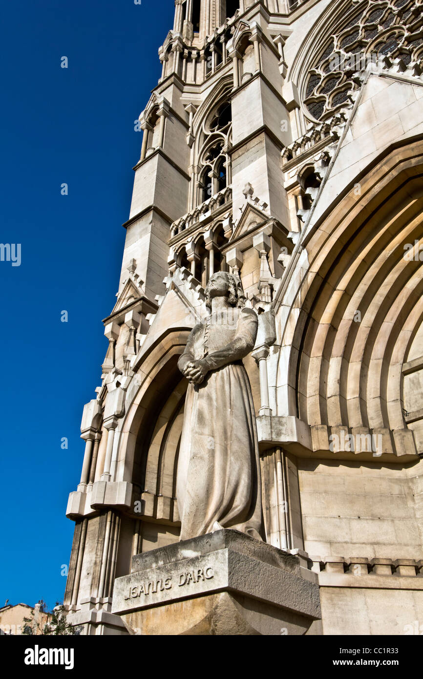 Jeanne d'Arc, Statua di Giovanna d'arco di fronte église Saint Vincent de Paul, anche Église des Réformés chiesa, Marsiglia o Marseil Foto Stock