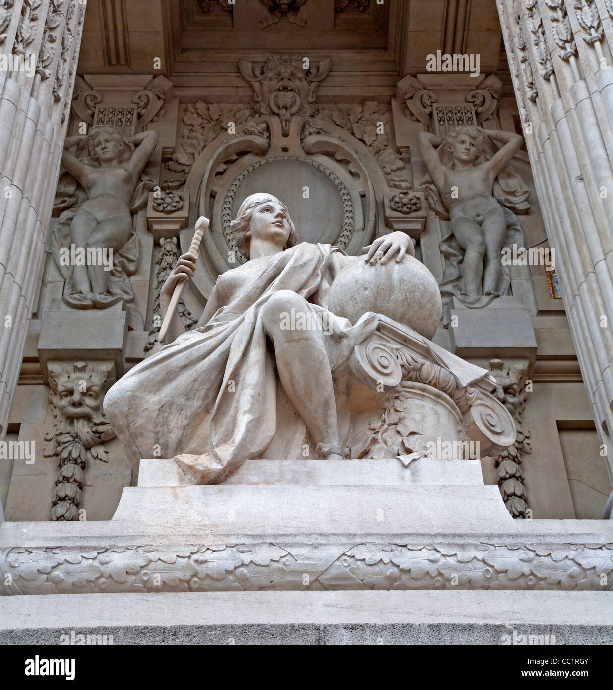 Parigi - statua da Grand Palais - Grande Palazzo Foto Stock