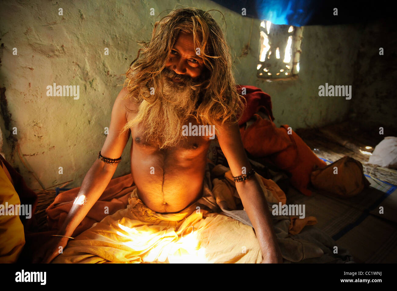 Un indù uomo santo in Kenduli, India Foto Stock