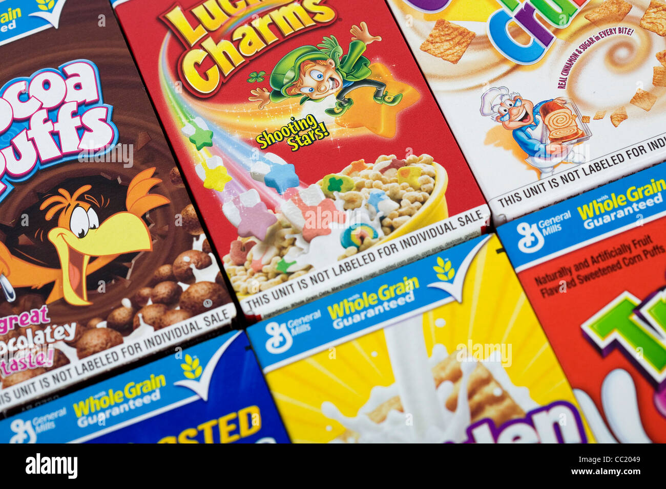 Una selezione di bambini cereali per la prima colazione. Foto Stock