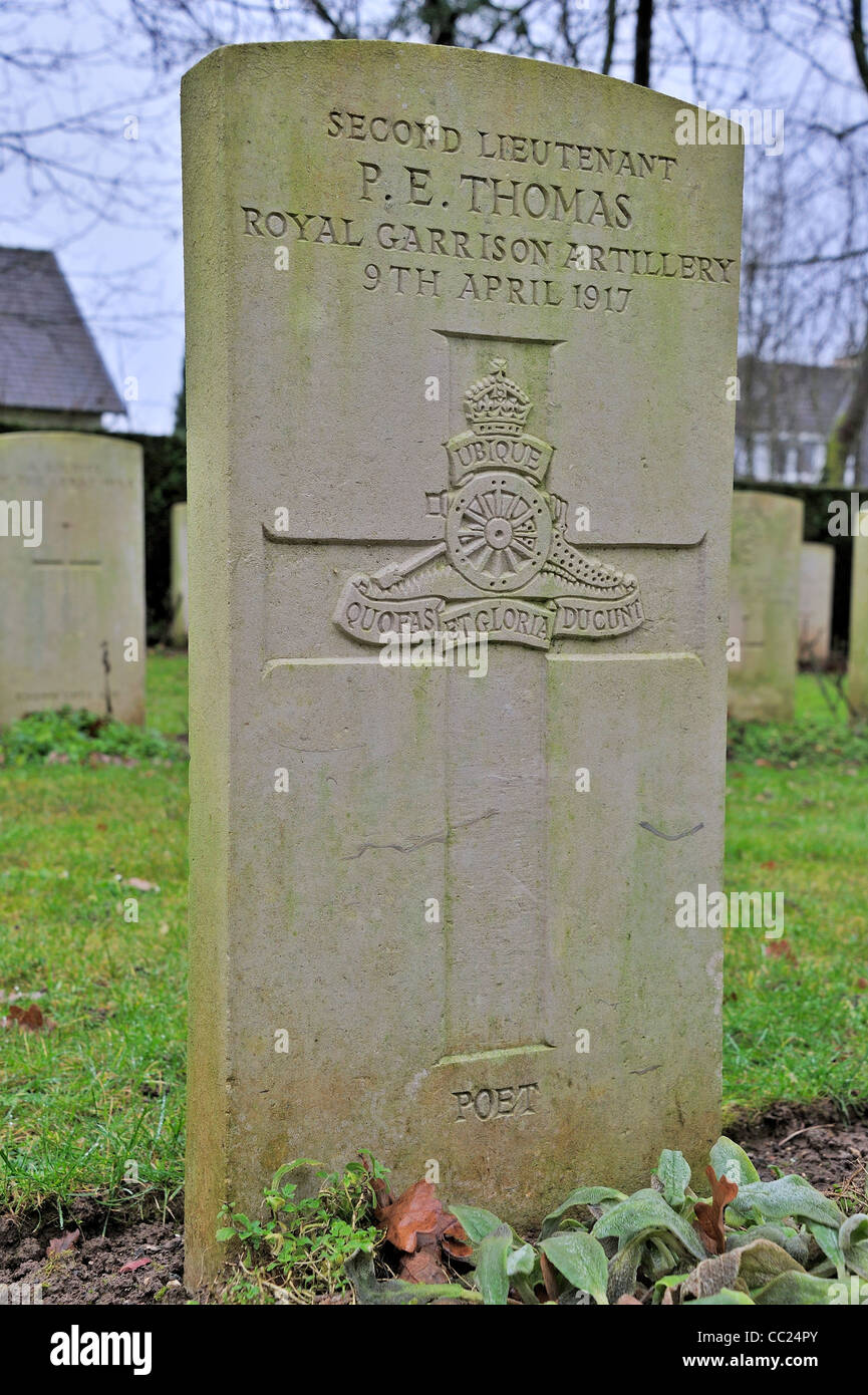 La tomba della Prima Guerra Mondiale il poeta Thomas Edward, in Agny Cimitero Militare, Francia Foto Stock