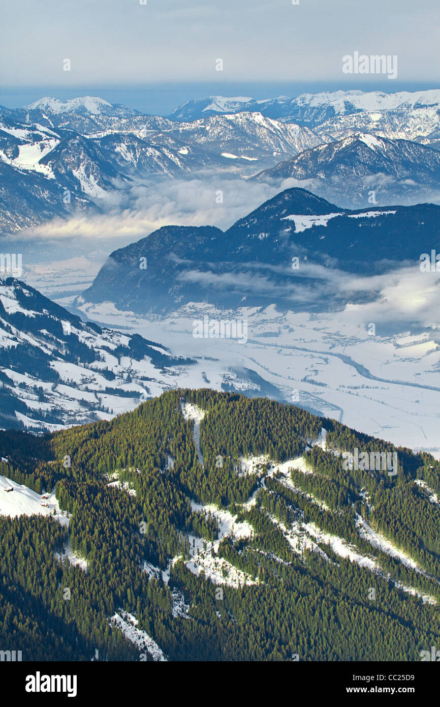 Vista sulla valle Zillertal da Kaltenbach Hochzillertal ski region, Tirolo, Austria Foto Stock