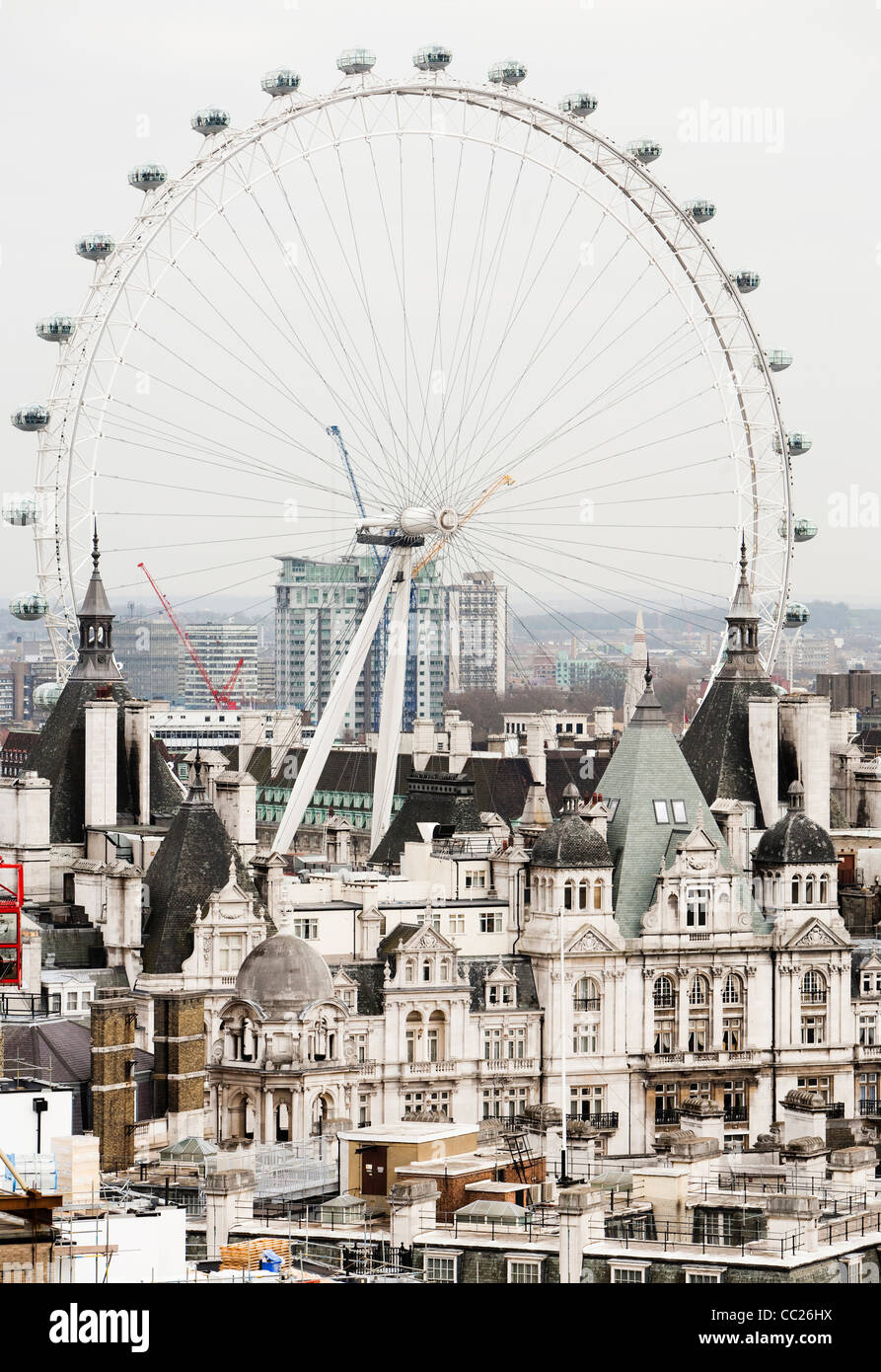 Il London Eye prelevati dalla parte superiore della colonna di Nelson, Foto Stock