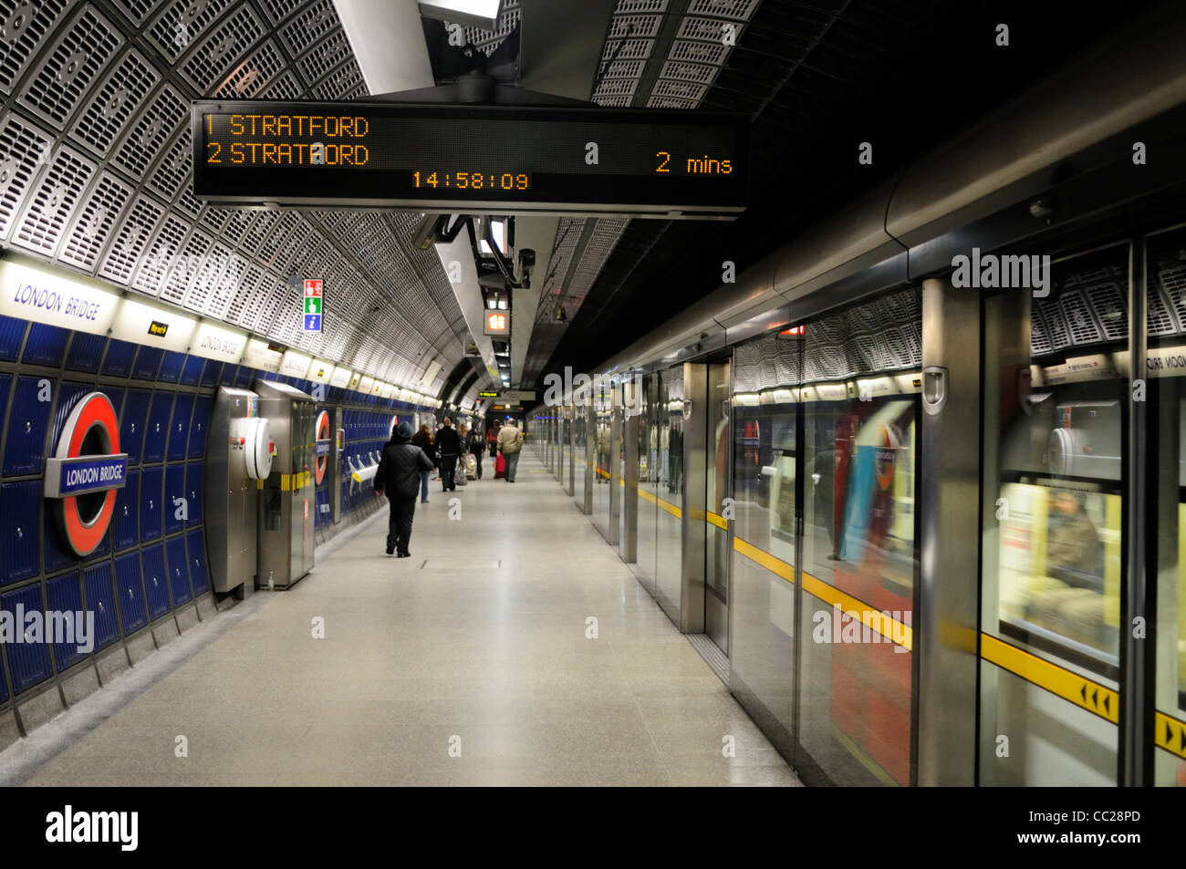 London Bridge Stazione della metropolitana Jubilee Line piattaforma, London, England, Regno Unito Foto Stock