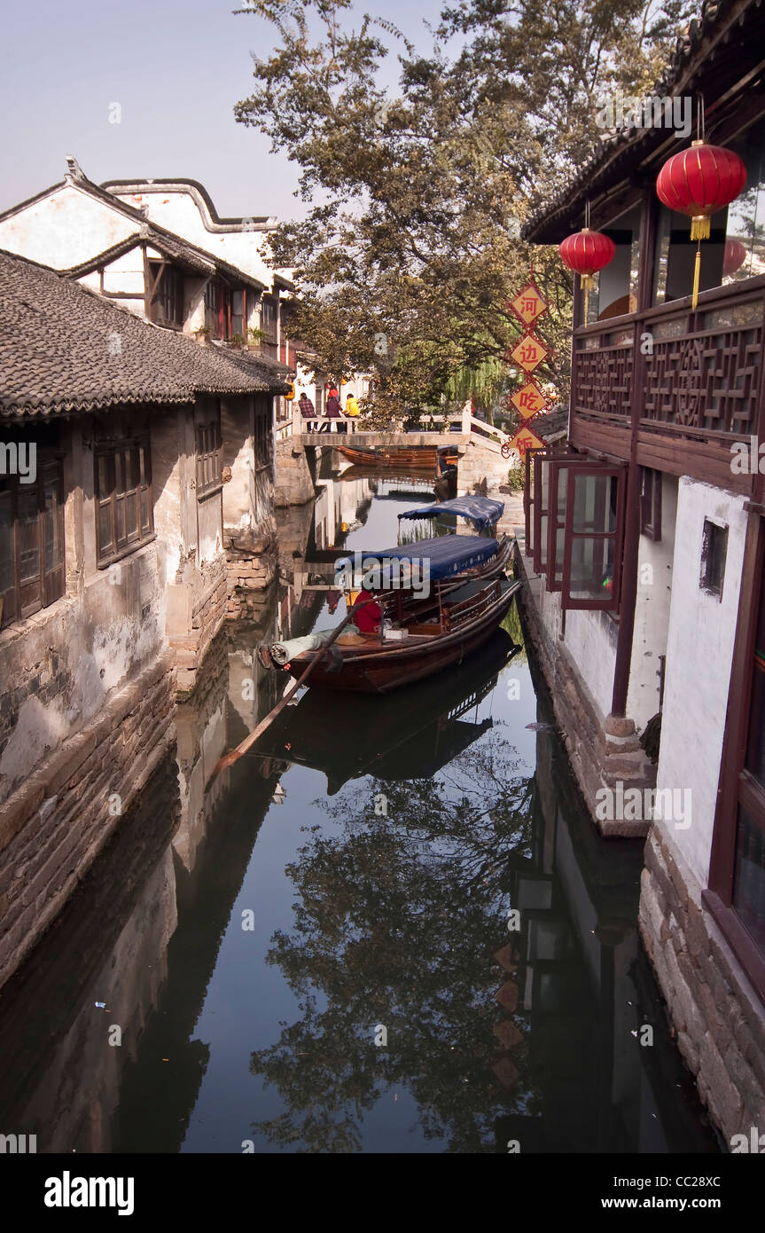 Un canale di Zhouzhuang watertown vicino a Shanghai - Cina Foto Stock