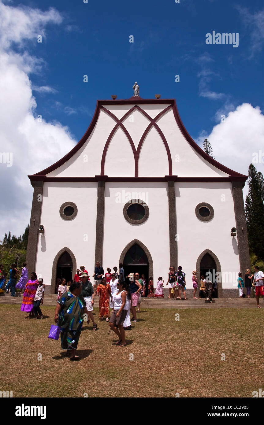 Kanak persone dopo la messa - Chiesa di Vao, Ile des Pins - Nuova Caledonia Foto Stock