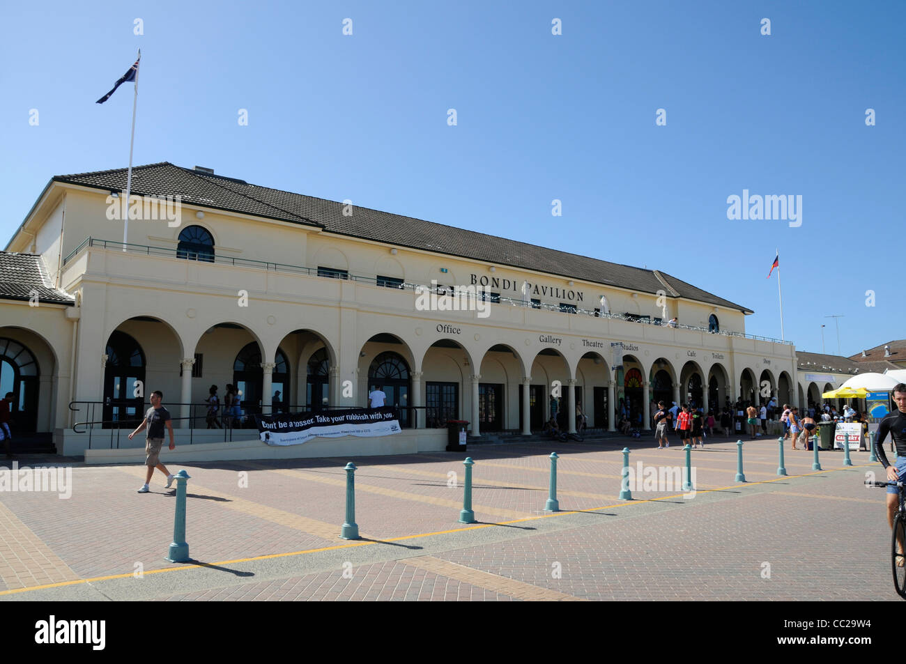 Il Bondi Pavilion con i suoi caffè, servizi igienici e negozi a Bondi Beach vicino a Sydney, New South Wales, Australia Foto Stock