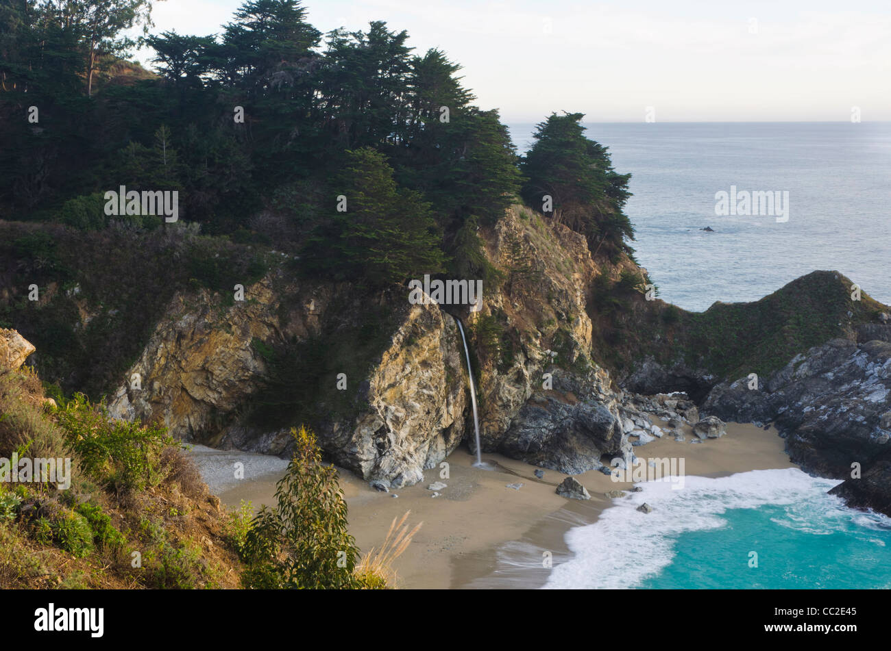 McWay caduta, Big Sur, Central Coast, California Foto Stock
