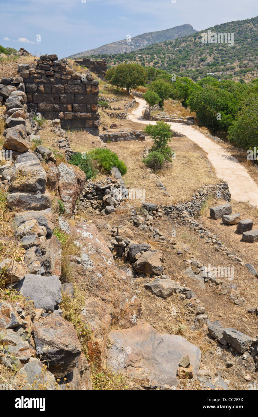 Il vecchio muro di Kastro rovine, isola di Nissiros, Dodecaneso, Grecia Foto Stock