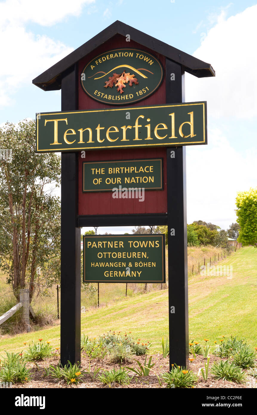 Tenterfield NSW segno della città con le città partner Ottobeuren Hawangen Foto Stock