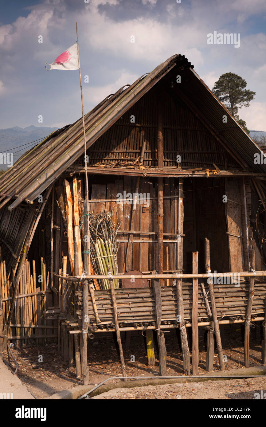 India, Arunachal Pradesh, Old Ziro casa di villaggio su palafitte costruiti con materiali naturali Foto Stock