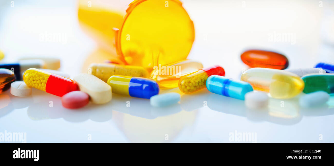Colorato pillole e capsule, studio shot Foto Stock