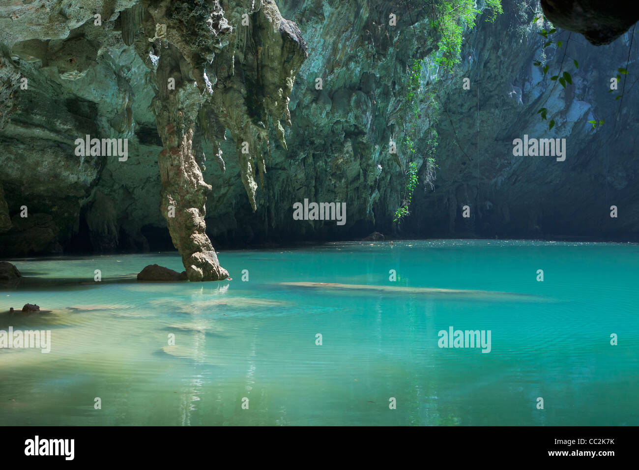 Sa Phra Nang (santa Principessa pool), una laguna nascosta in Laem Phra Nang, Railay, Thailandia. Foto Stock Sa Phra Nang (santa Principessa pool), una laguna nascosta in Laem Phra Nang, Railay, Thailandia. Foto Stock