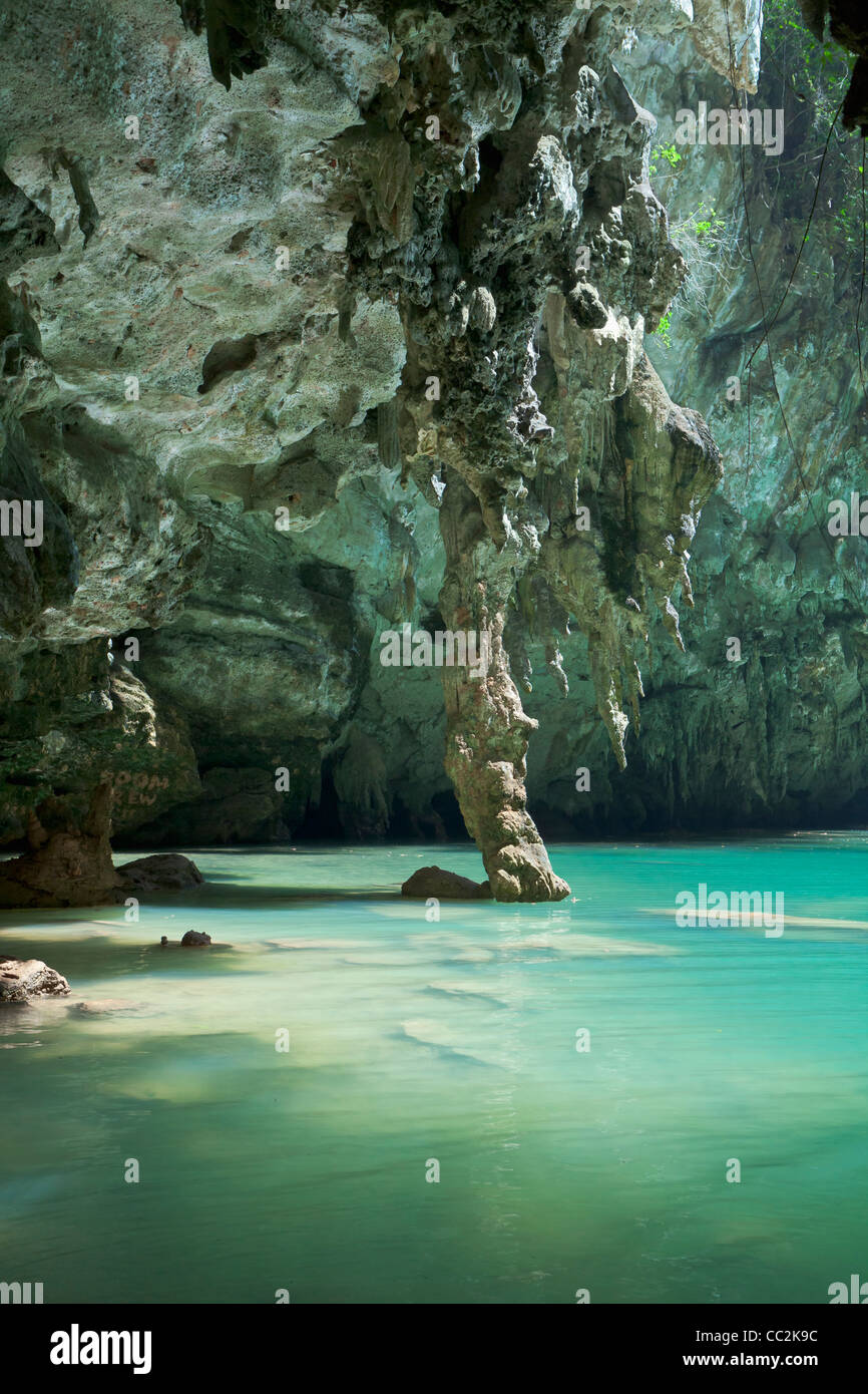 Sa Phra Nang (santa Principessa pool), una laguna nascosta in Laem Phra Nang, Railay, Thailandia. Foto Stock Sa Phra Nang (santa Principessa pool), una laguna nascosta in Laem Phra Nang, Railay, Thailandia. Foto Stock