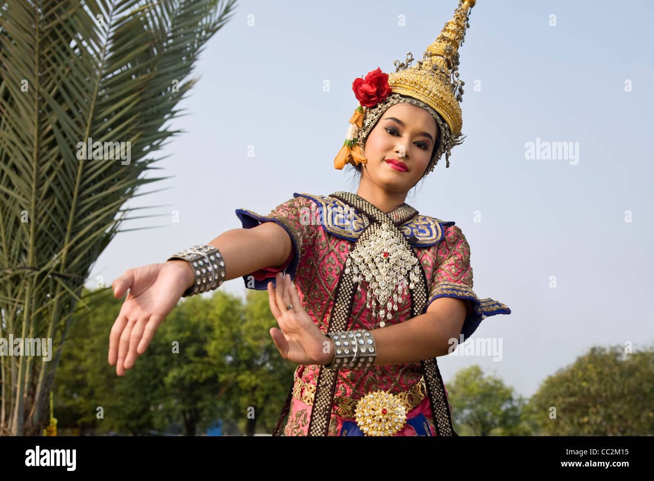 Ballerino tailandese durante il festival di Loi krathong. Foto Stock
