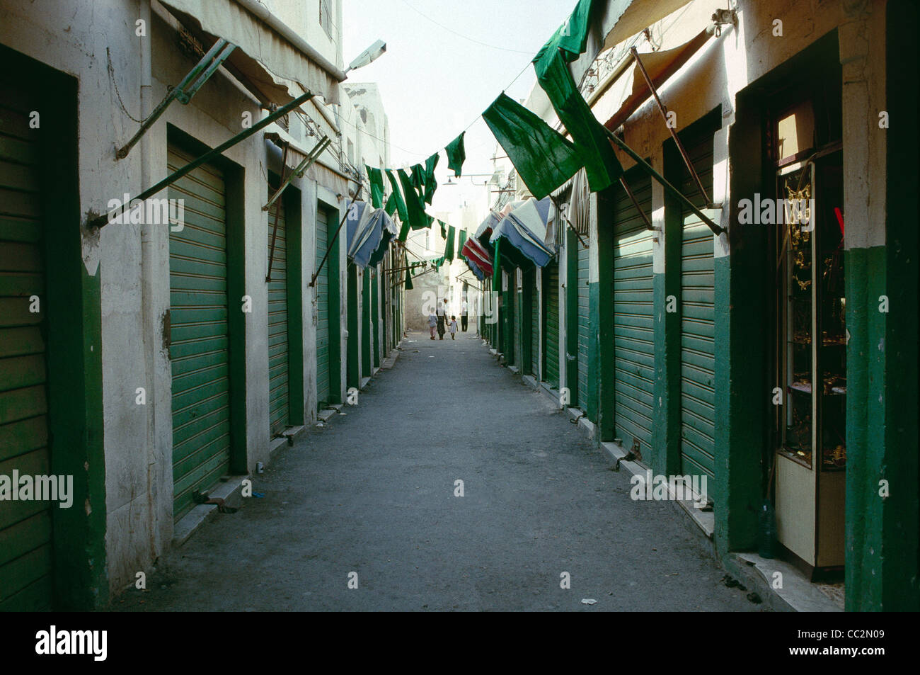 Scene di strada, i mercati, le piazze e la vita nella capitale Tripoli durante l'epoca di Gheddafi. Foto Stock