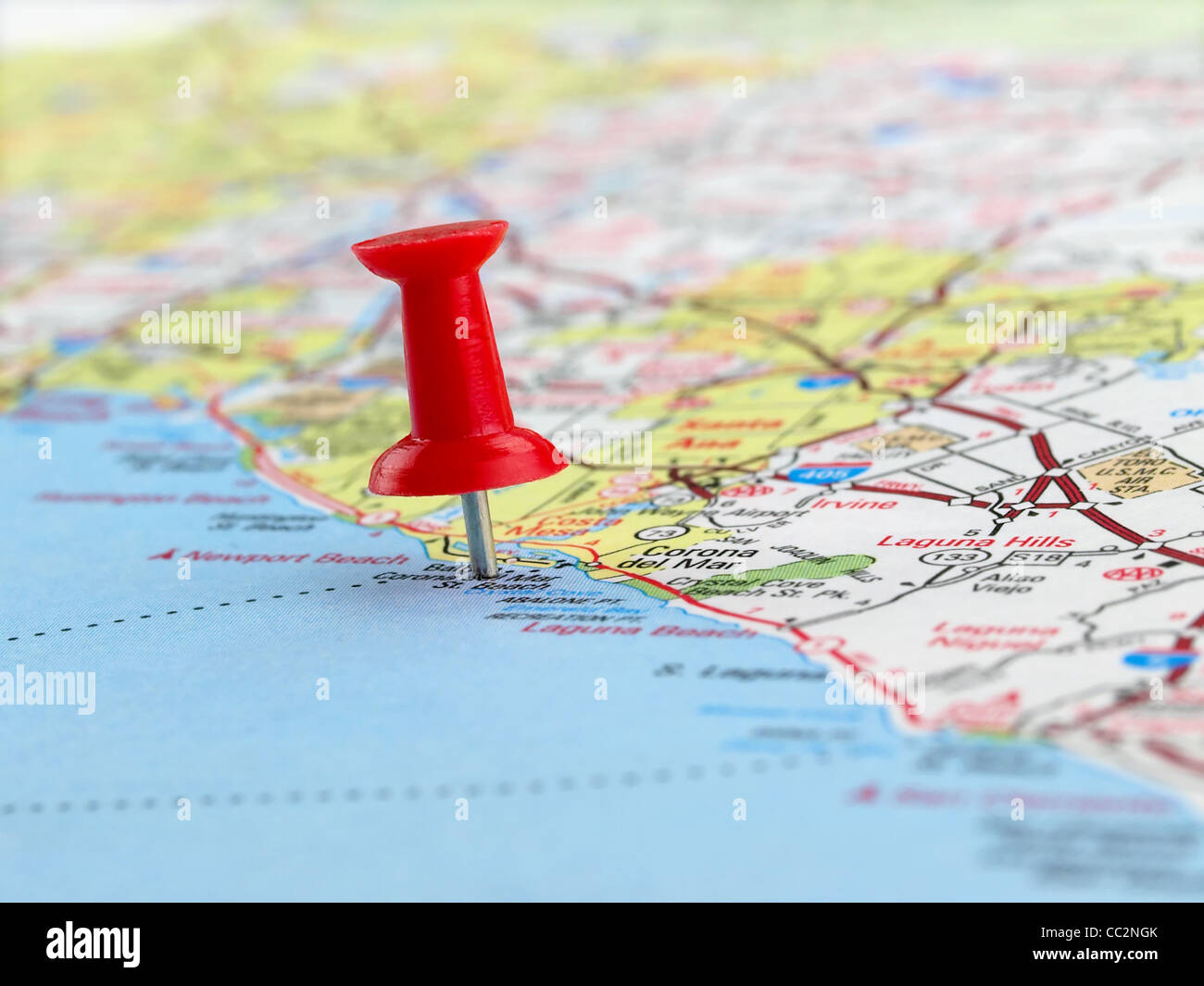 Primo piano della puntina rossa sulla mappa Foto Stock