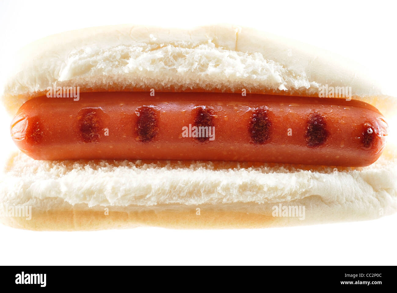 Un hot dog , close up su sfondo bianco Foto Stock