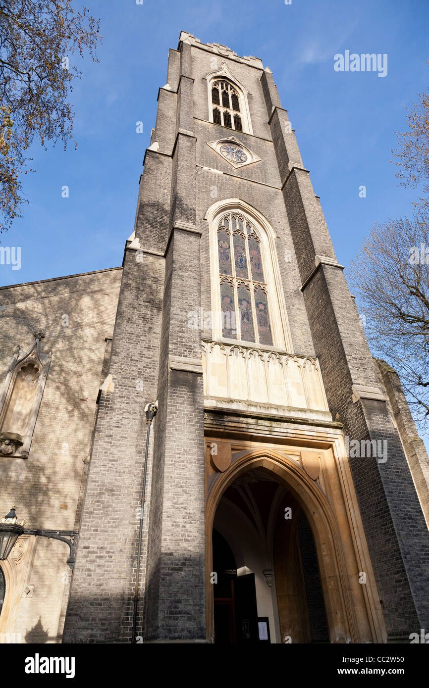 La facciata anteriore della chiesa di St Paul, Knightsbridge di Londra. La chiesa fu consacrata nel 1843. Foto Stock