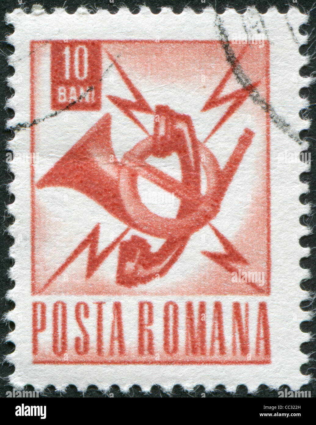 ROMANIA - circa 1968: un timbro stampato in Romania, emblema di La Poste e Telecomunicazioni, circa 1968 Foto Stock