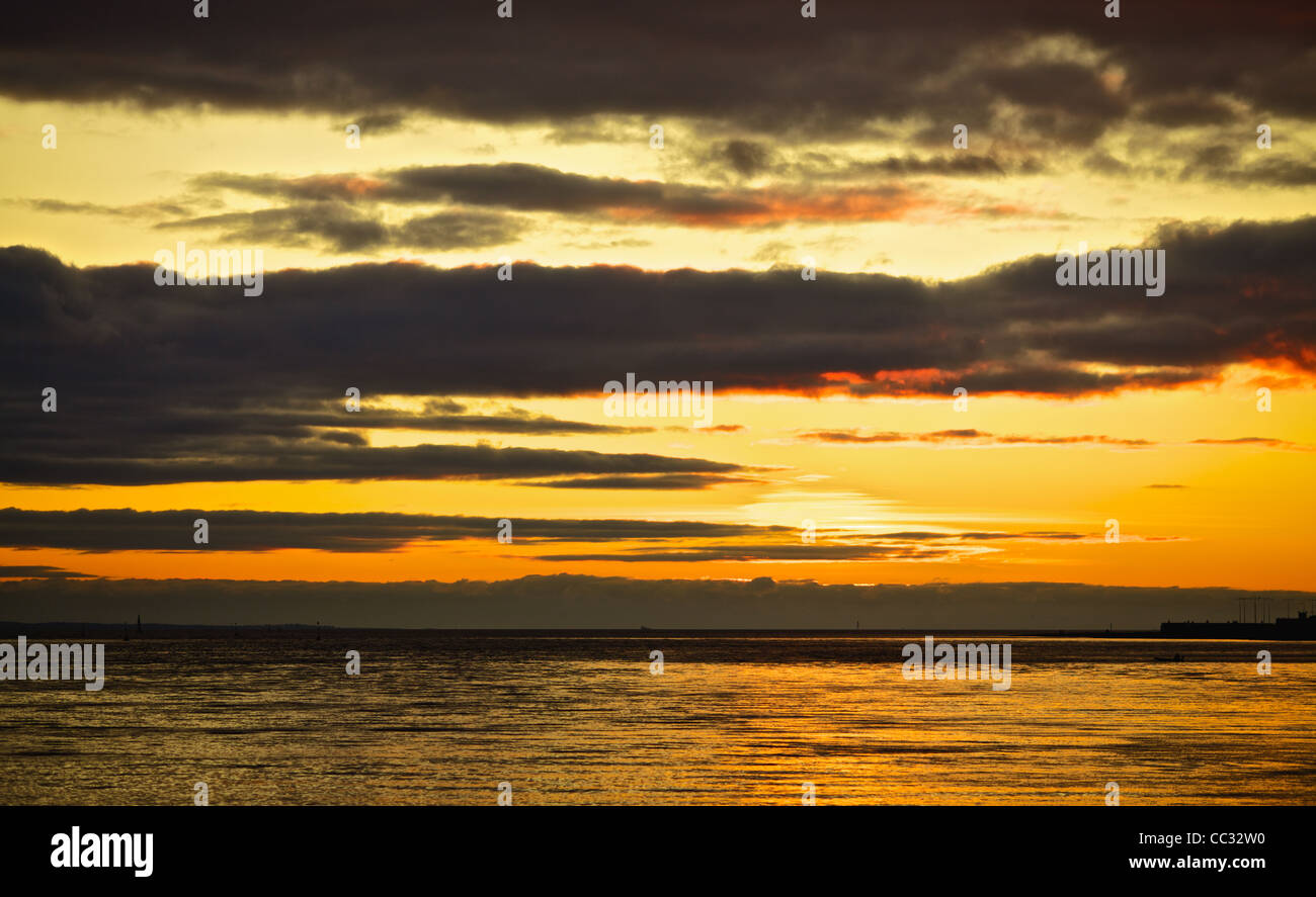 Bel tramonto sul mare Baltico e della Russia Foto Stock