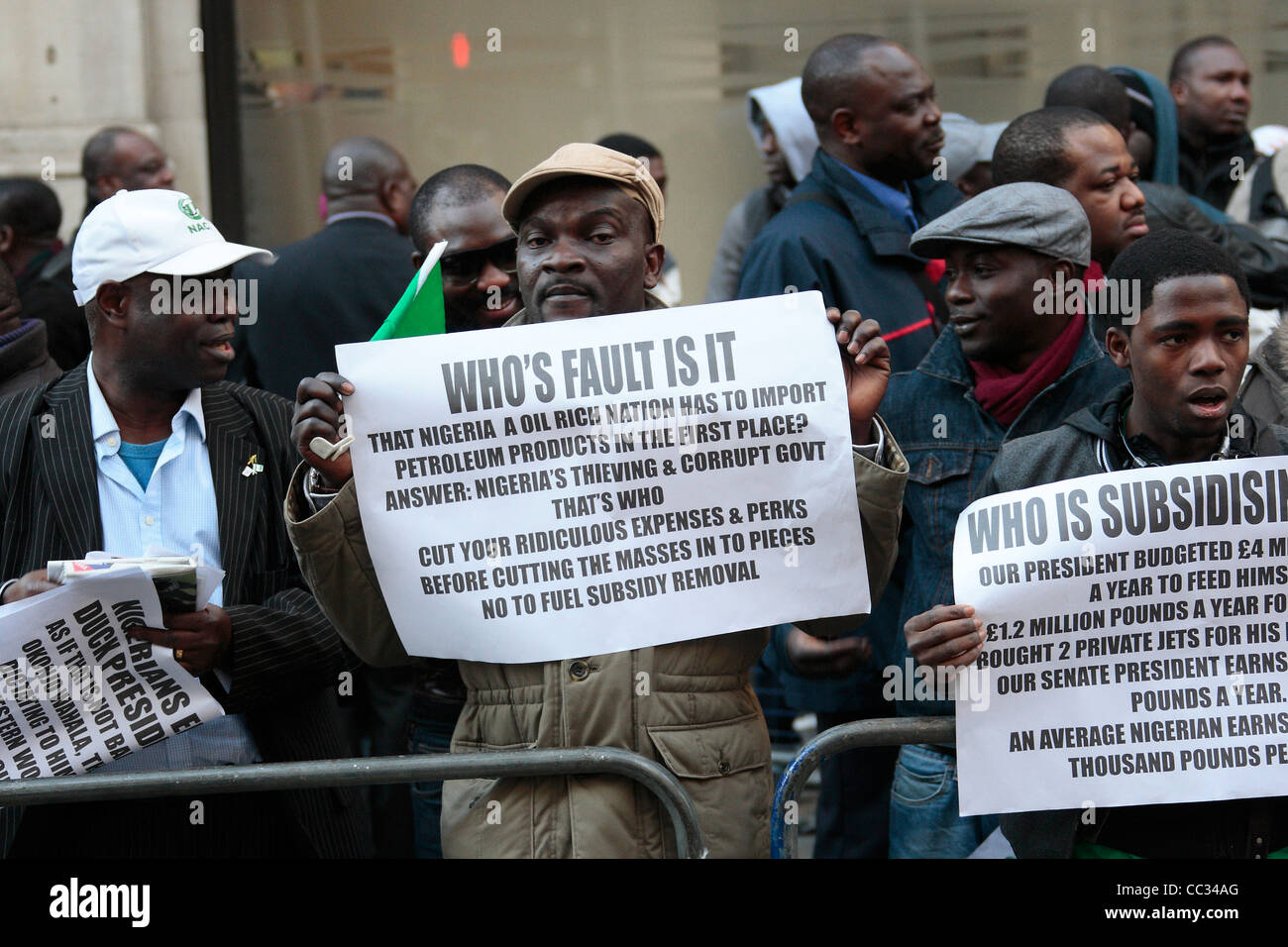 Carburante nigeriano sovvenzione richiesta tagli proteste di Londra Foto Stock