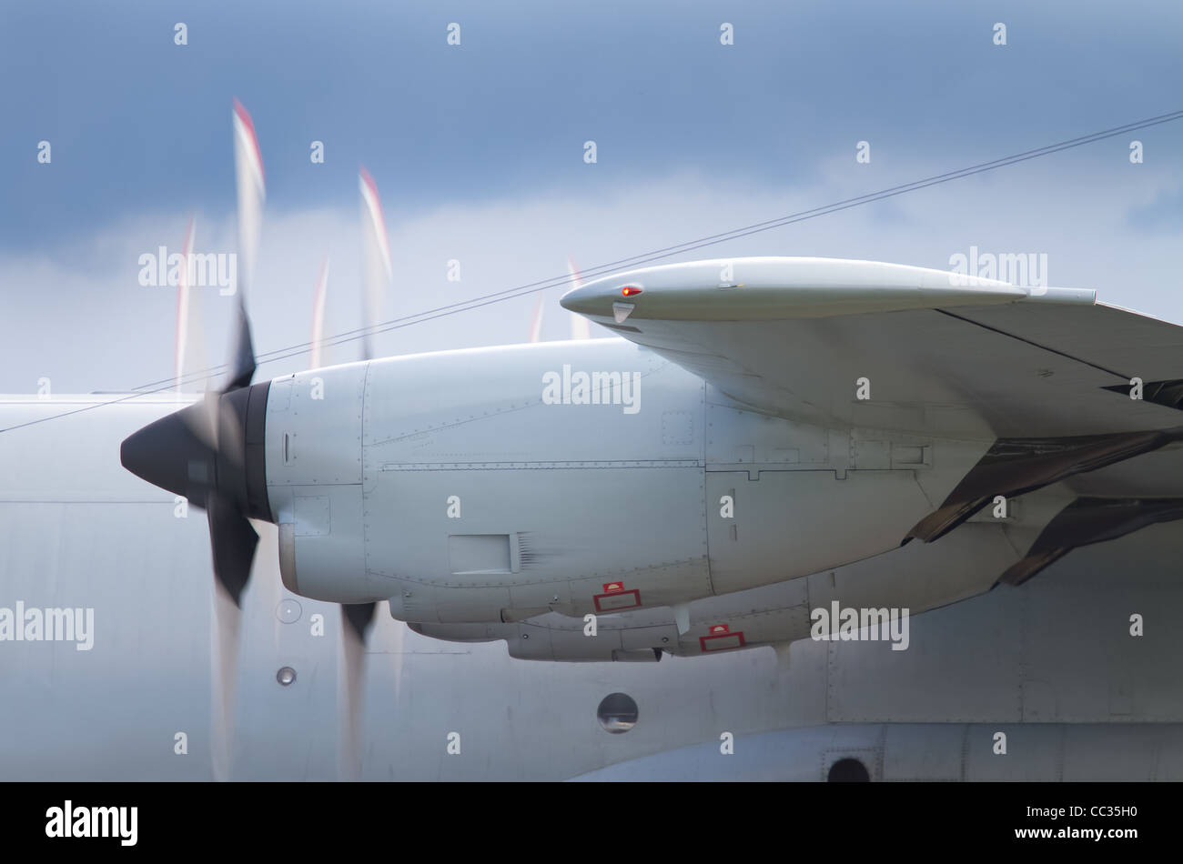 Motori di sinistra di un C-130 Hercules aereo cargo Foto Stock