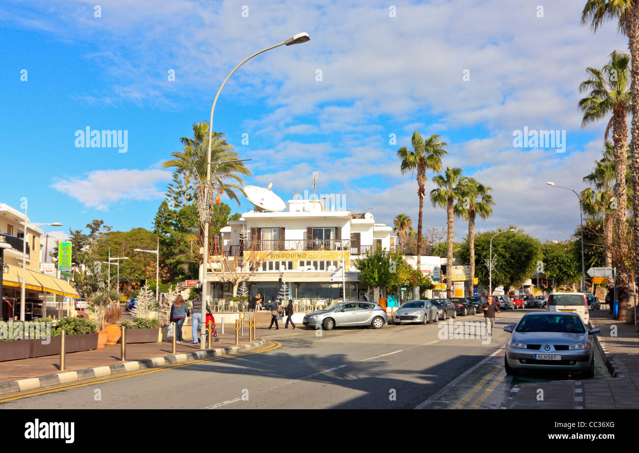 Strada costiera nella zona del porto di Paphos, Cipro Foto Stock