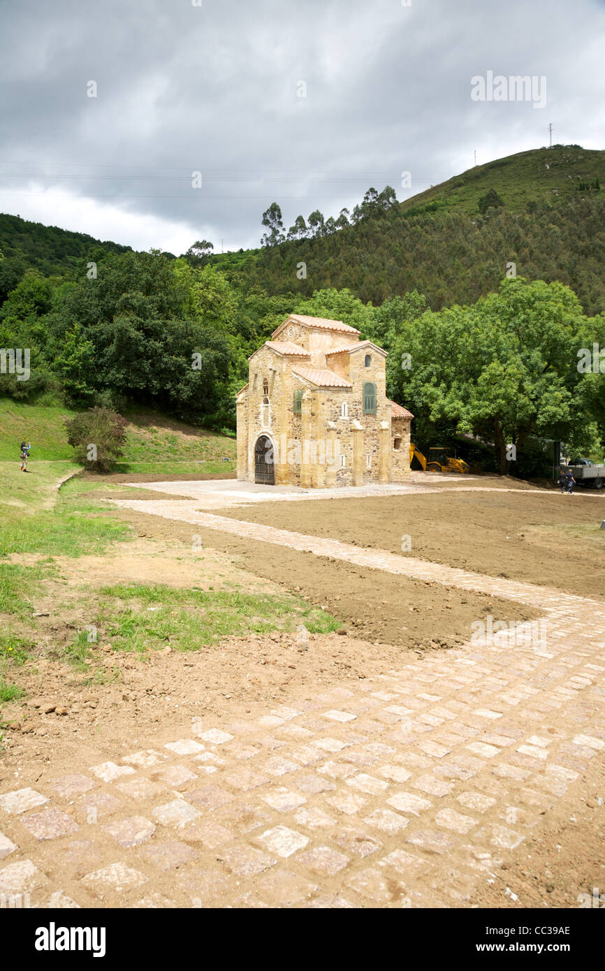 IX secolo San Miguel de Lillo chiesa vicino alla città di Oviedo nelle Asturie Foto Stock