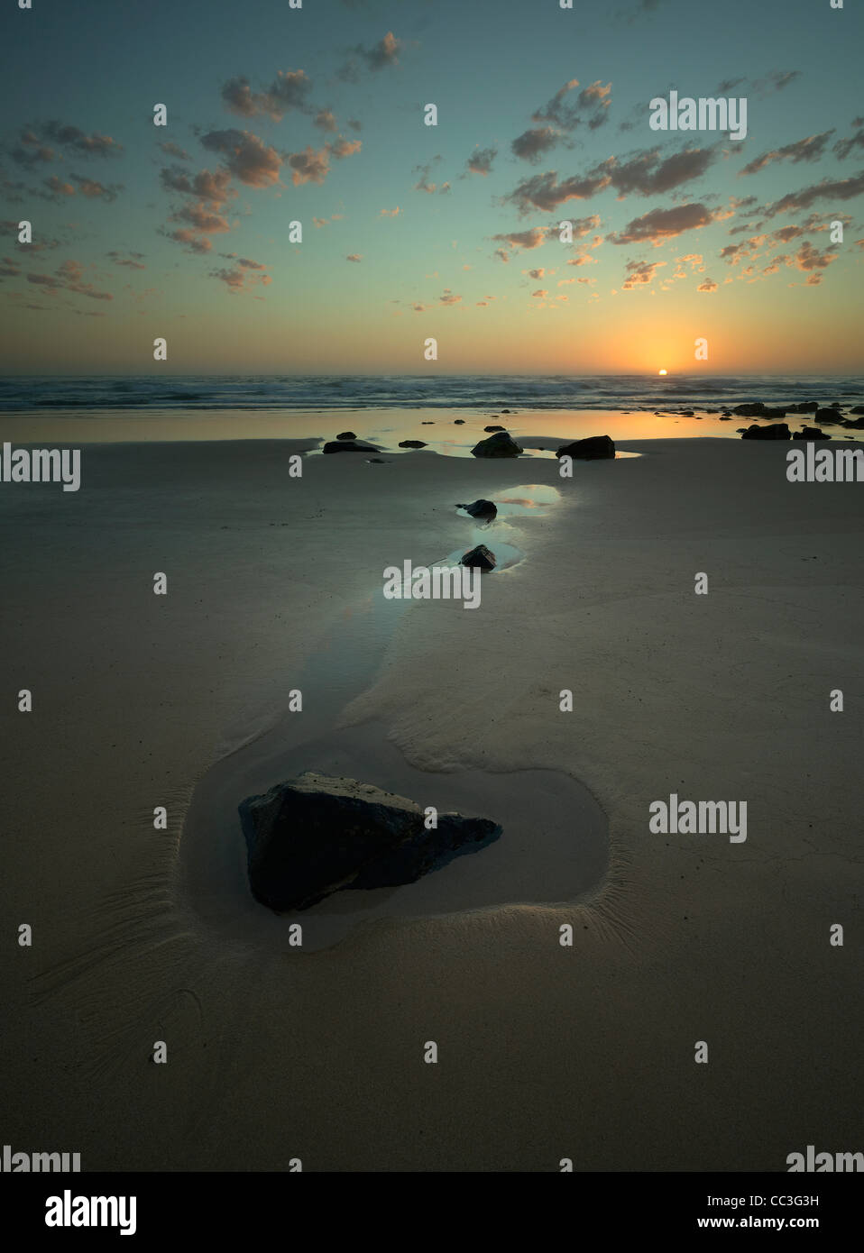 Lacrima, rock e sunrise patterns sulla spiaggia. Towradgi punto , Illawarra, NSW Australia Foto Stock