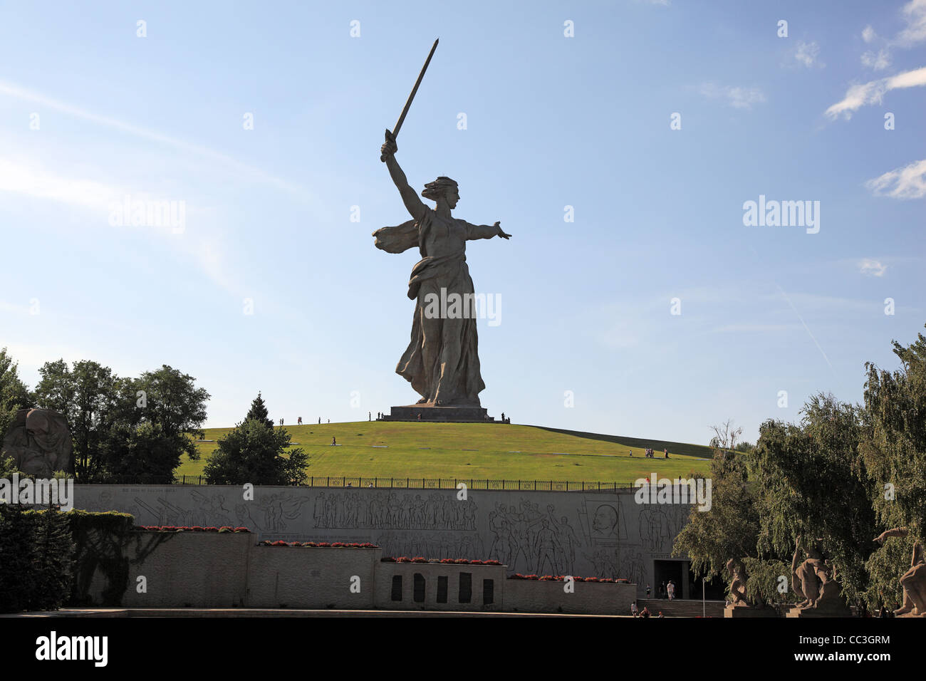Statua della Madre Russia (Rodina-Mat', o 'Motherland chiamate' ) sulla  collina Mamai. Volgograd, Russia Foto stock - Alamy