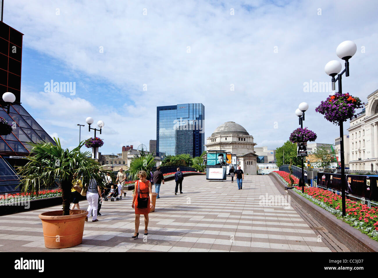 Sala della memoria e l'Hyatt Hotel centenario dal modo con Baskerville casa sulla destra, Birmingham City Centre, West Midlands, Regno Unito Foto Stock