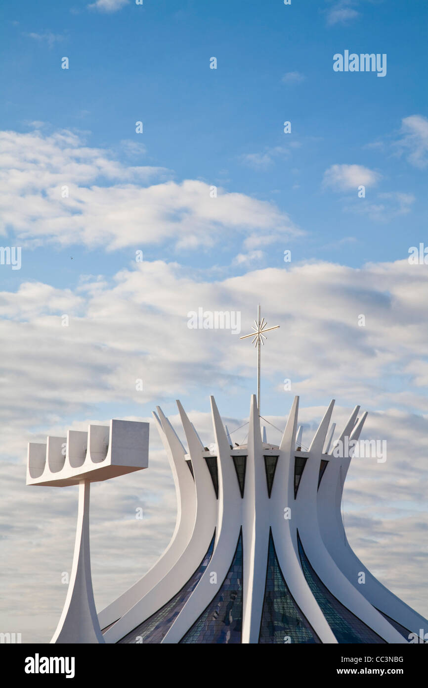 Il Brasile, Distrito Federal-Brasilia, Brasilia, Cattedrale Metropolitana di Brasilia progettato dall architetto Oscar Niemeyer Foto Stock