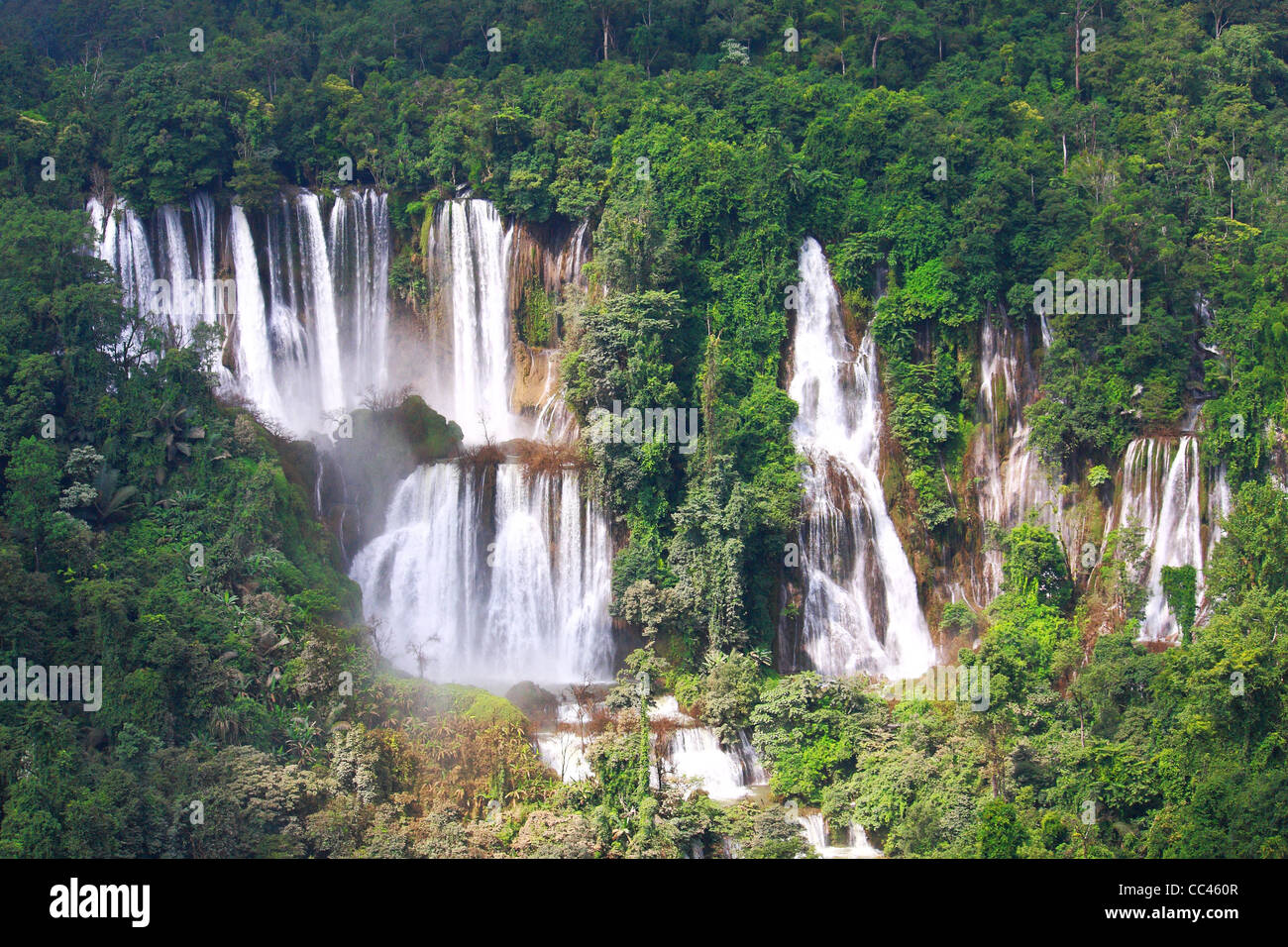 Te Lor su una cascata in una foresta di Thailandia Foto Stock