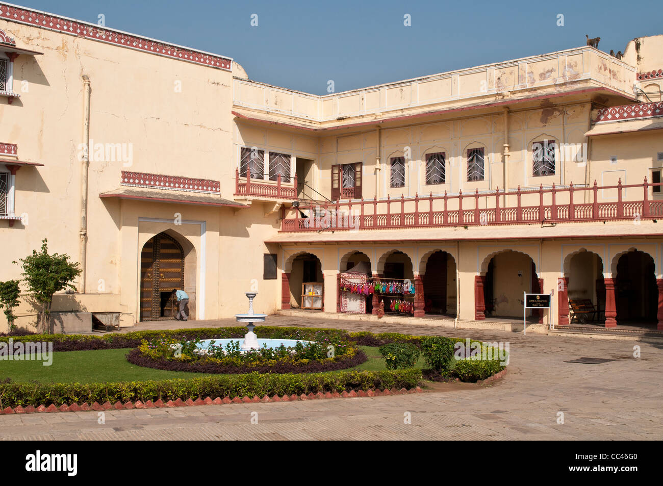 Il cortile di Palazzo di Città, Jaipur, India Foto Stock