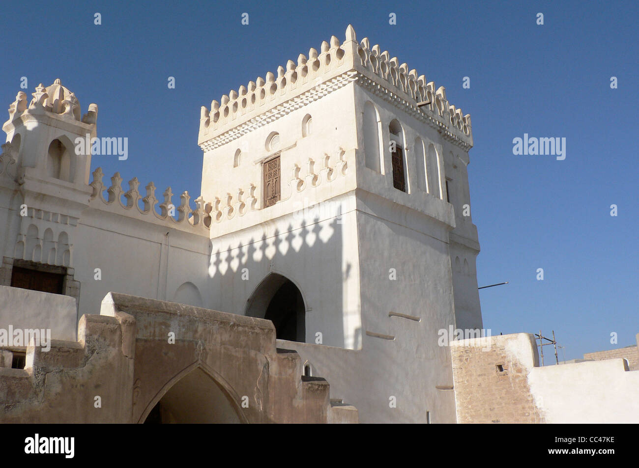 Al-Amiriya è una cinquecentesca di madrasa (istituto di istruzione) situato in rada, Yemen. Foto Stock