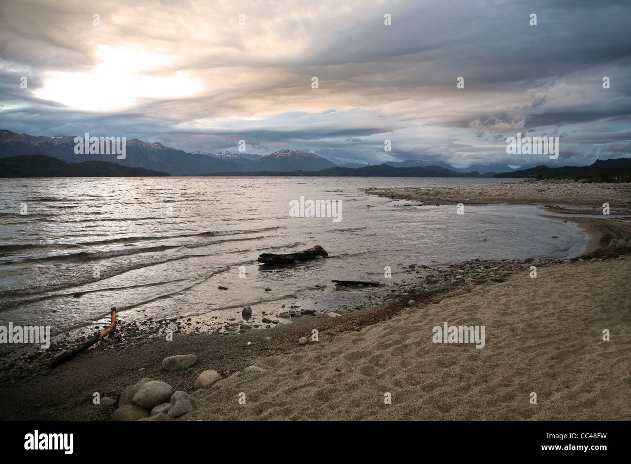 Nahuel Huapi Lago / Lago Nahuel Huapí e le Ande in background, Patagonia, Argentina Foto Stock