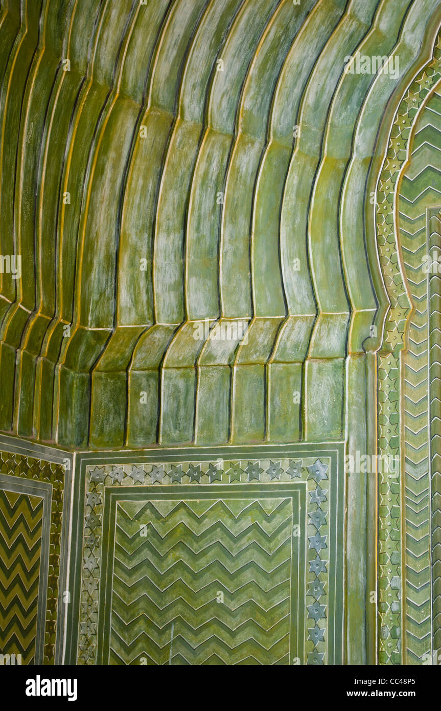 Di foglie di palma decorazione attorno alla porta, Peacock cortile o Pritam Niwas Chowk, City Palace, a Jaipur, India Foto Stock