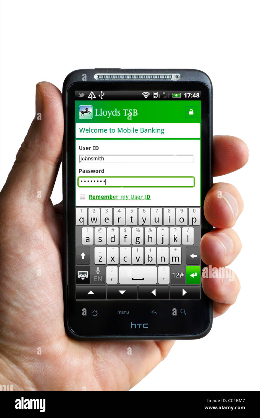 L'accesso al mobile banking con la Lloyds TSB app su un smartphone HTC Foto Stock