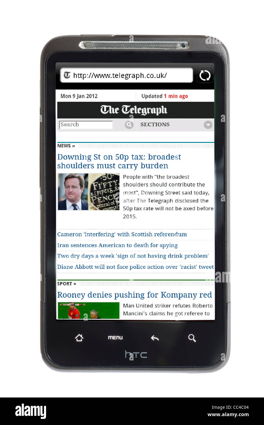 Esplorazione del Daily Telegraph giornale online su uno smartphone HTC Foto Stock