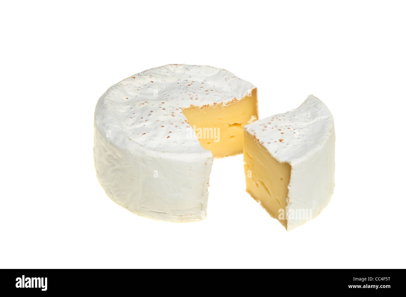 Formaggio Camembert rotondo con un taglio sezione, può essere usato come un grafico a torta Foto Stock