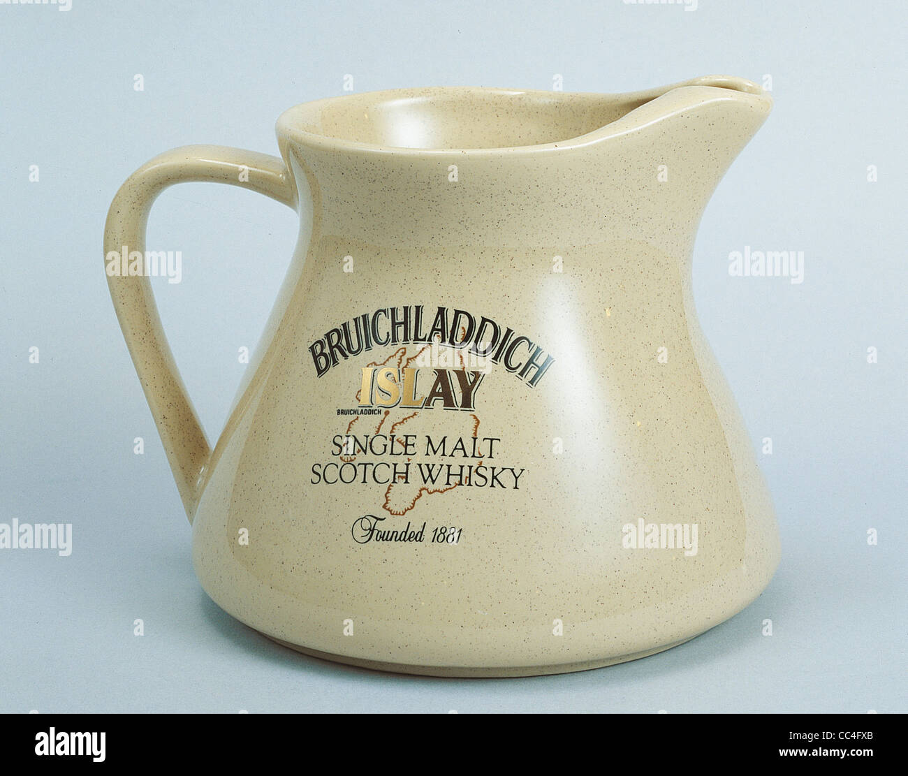 La Scozia in ceramica brocca acqua brocca Bruichladdich Foto stock - Alamy