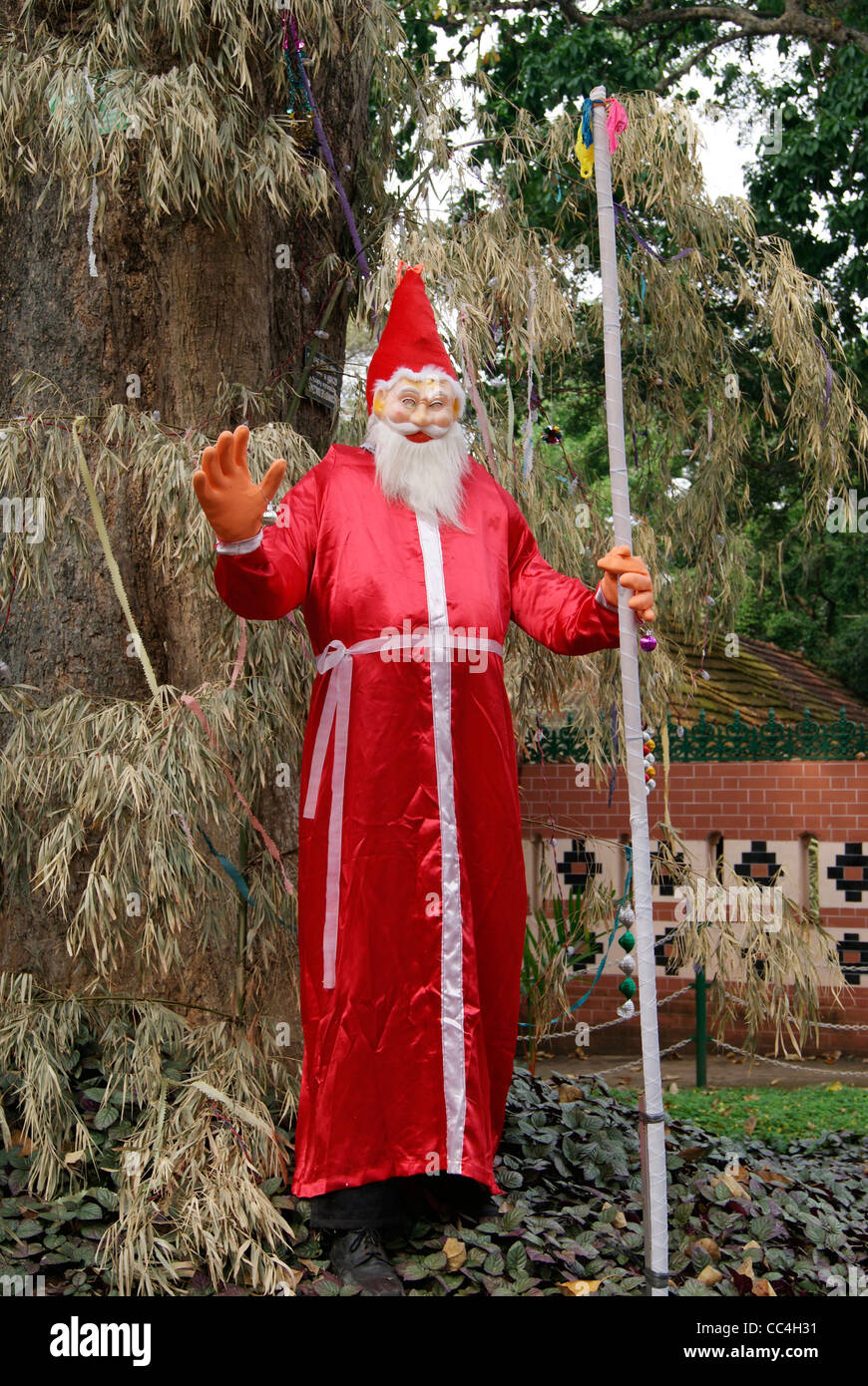 Santa Claus modello nella parte anteriore del museo Napier Thiruvananthapuram (Trivandrum) Foto Stock