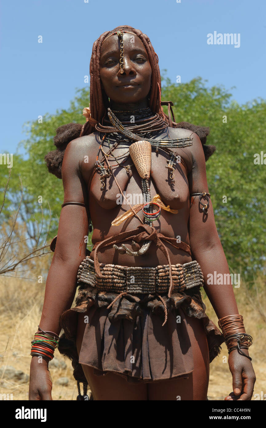 Donna della tribù Himba in Kaokoland, Namibia. Foto Stock