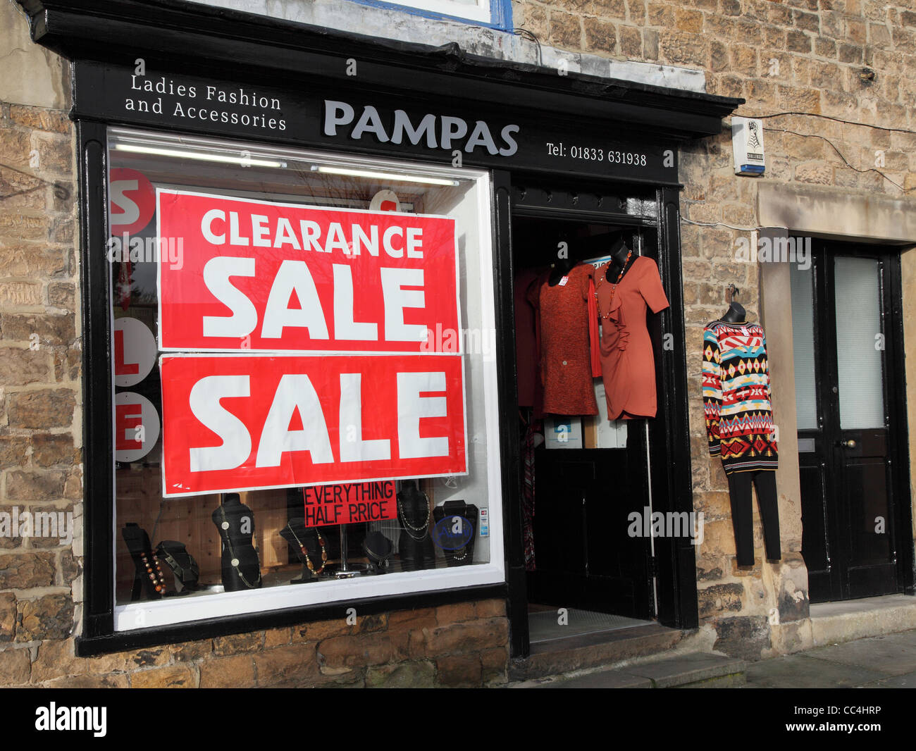 La vendita di liquidazione in maniera indipendente rivenditore pampa in Barnard Castle North East England, Regno Unito Foto Stock